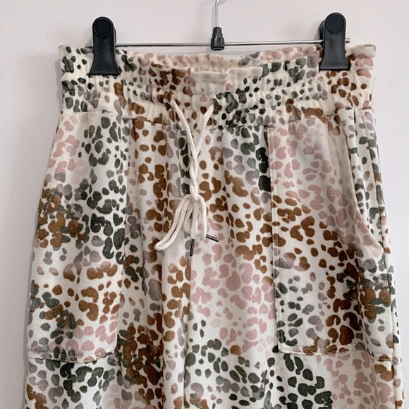 ❤️ Zac & Rachel women’s animal print knit wide leg pants size S - Picture 3 of 3